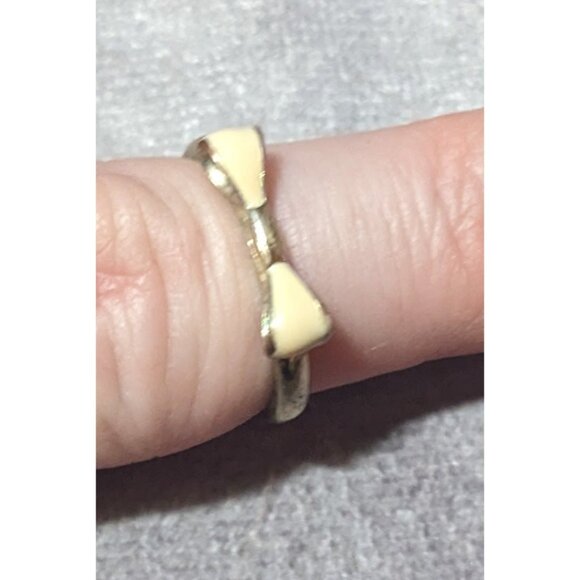 Minimalist Coquette Silver Tone And Cream Bow Ring Size 7 - Picture 9 of 13